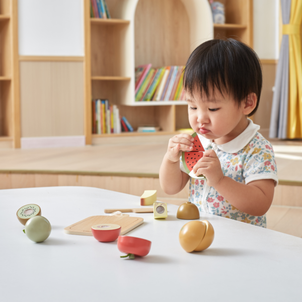 PolarB Wooden Cutting Fruits Play Set for Toddlers, Includes Knife, Cutting Board and 6 Colorful Fruits, Pretend Play Kitchen Toy for Motor Skill Development, Ages 18 Months and Up