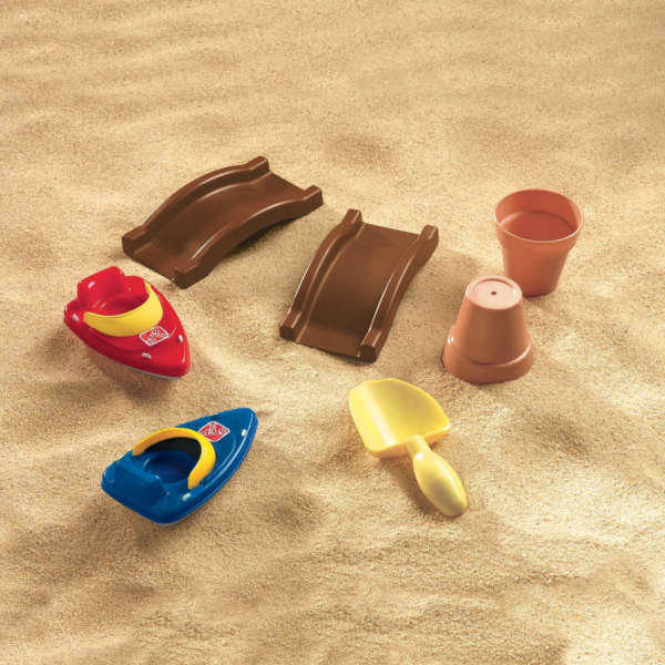 Step2 Naturally Playful Sand & Water Activity Center, Outdoor Sand and Water Table with Umbrella, Sensory Playset with 7 Piece Accessories, STEM Toy and Activity Centre, Suitable for Children Aged 2+