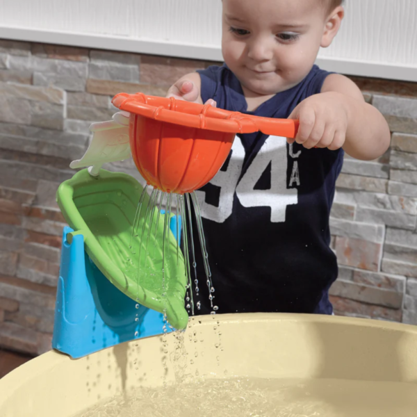 Step2 Wild Whirlpool Water Table, Indoor and Outdoor Toy Water Table with 10 Piece Accessories Include Boat and Sea Creatures, STEM Toy and Activity Centre, Suitable for Boys and Girls Aged 1+