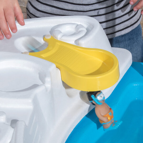 Step2 Fiesta Cruise Sand & Water Table, Indoor and Outdoor Sand and Water Table, Sensory Playset, Activity Toy with10 Piece Accessories, STEM Toy and Activity Centre, Suitable for Children Aged 2+